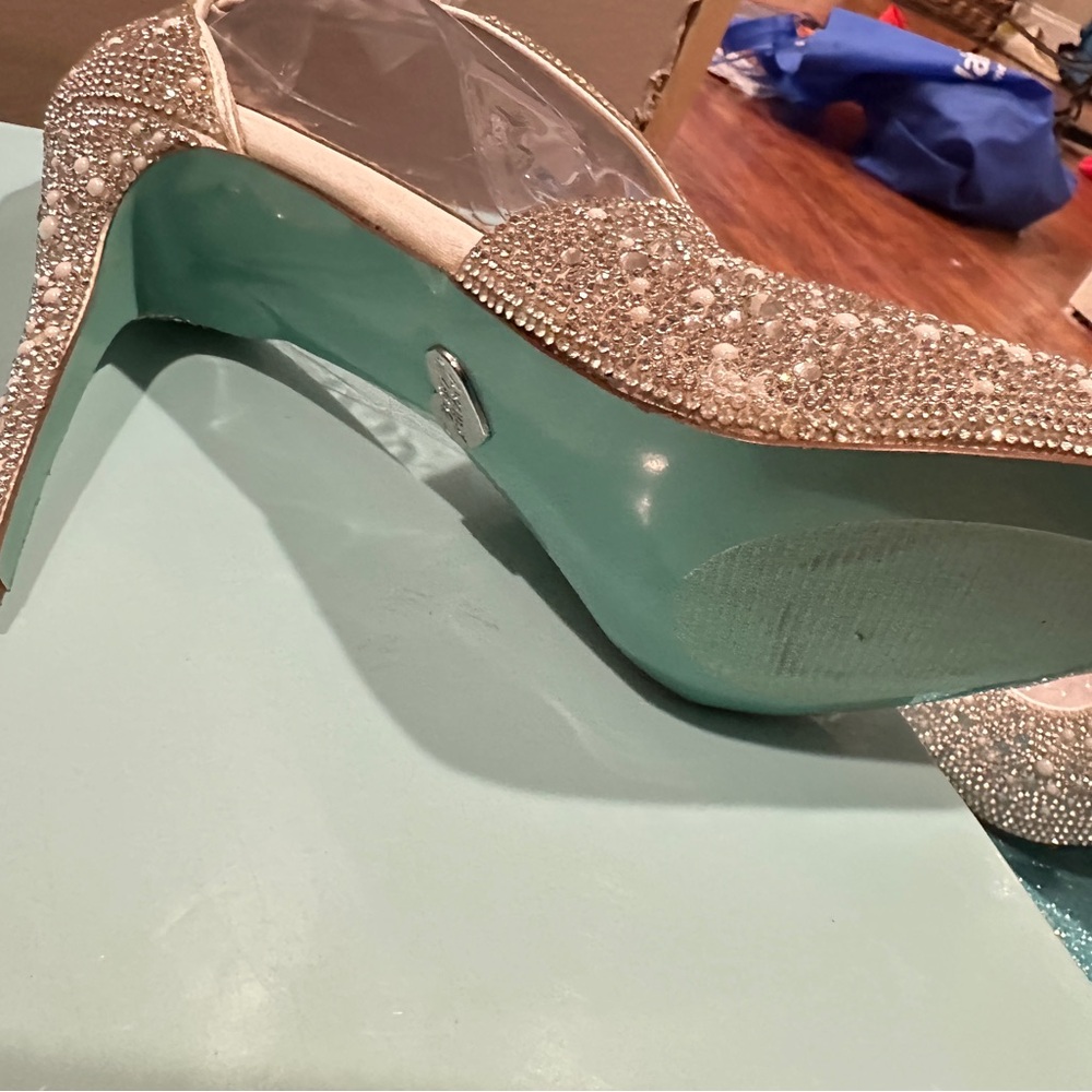 Betsy Johnson Blue heels - Picture 7 of 8